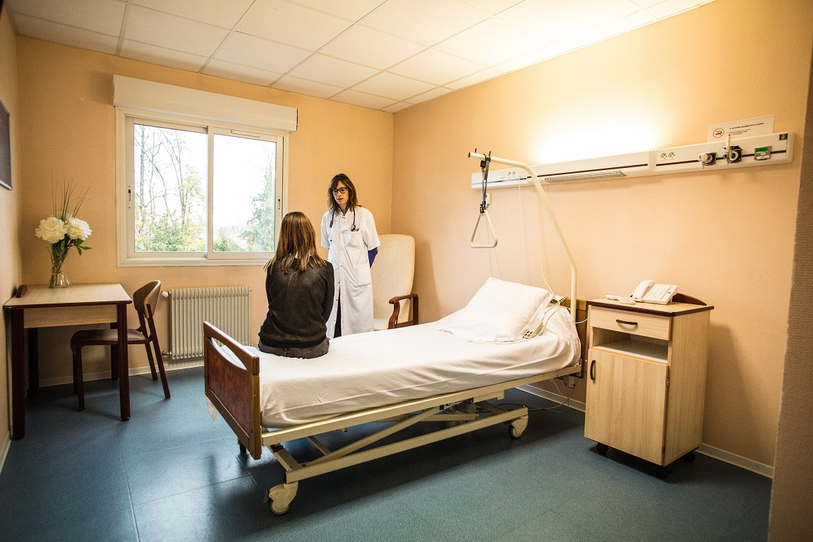 Chambre hopital moderne: chambre blanche decorer. banque d& ...